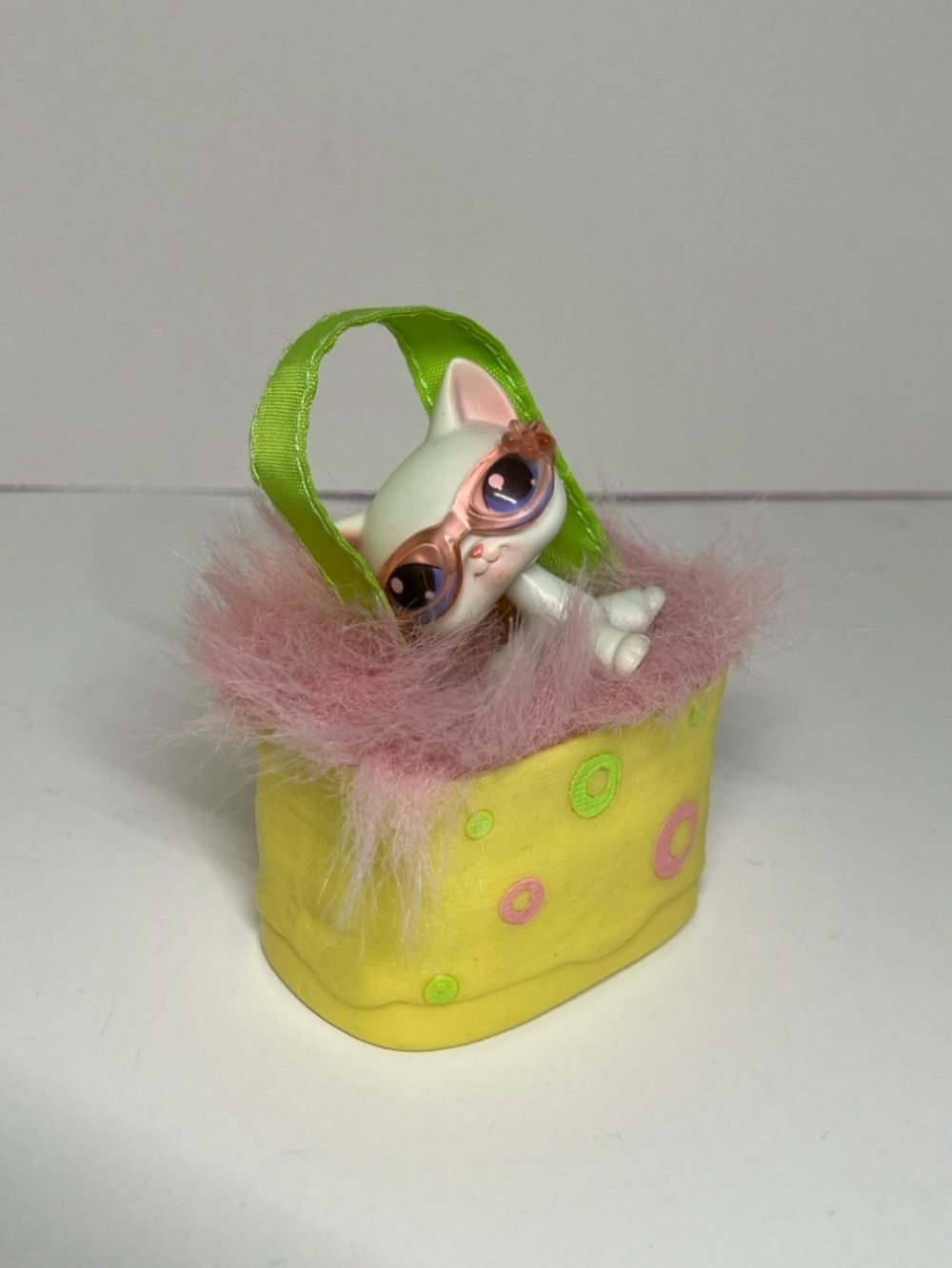 Authentic #64 White Shorthair Cat Littlest Pet Shop LPS Vtg On the Go Carrier - Picture 3 of 12